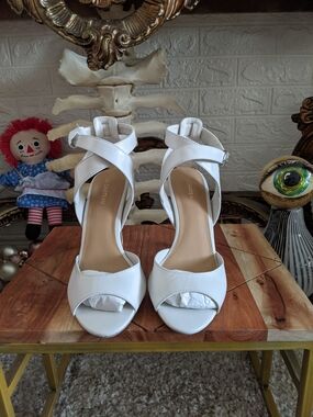 le chateau White Crisscross Ankle-Strap Heeled Sandals